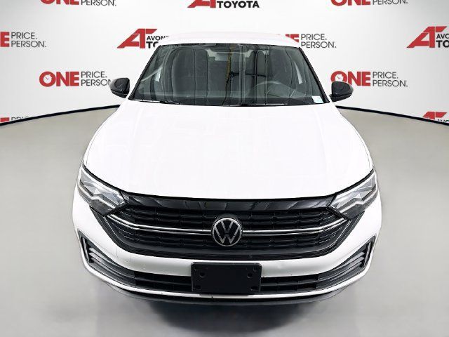 Used 2022 Volkswagen Jetta Sport FWD image 2