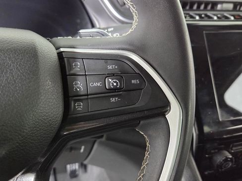 Used 2023 Jeep Grand Cherokee Laredo image 17