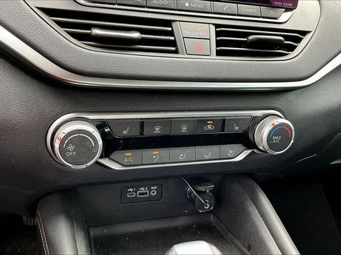 Used 2021 Nissan Altima 2.0 SR FWD image 14