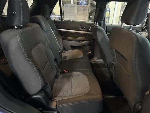 Certified 2018 Ford Explorer XLT image 30