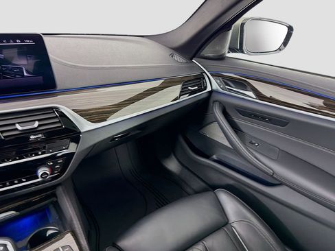 Used 2021 BMW M550i xDrive w/ Premium Package image 26