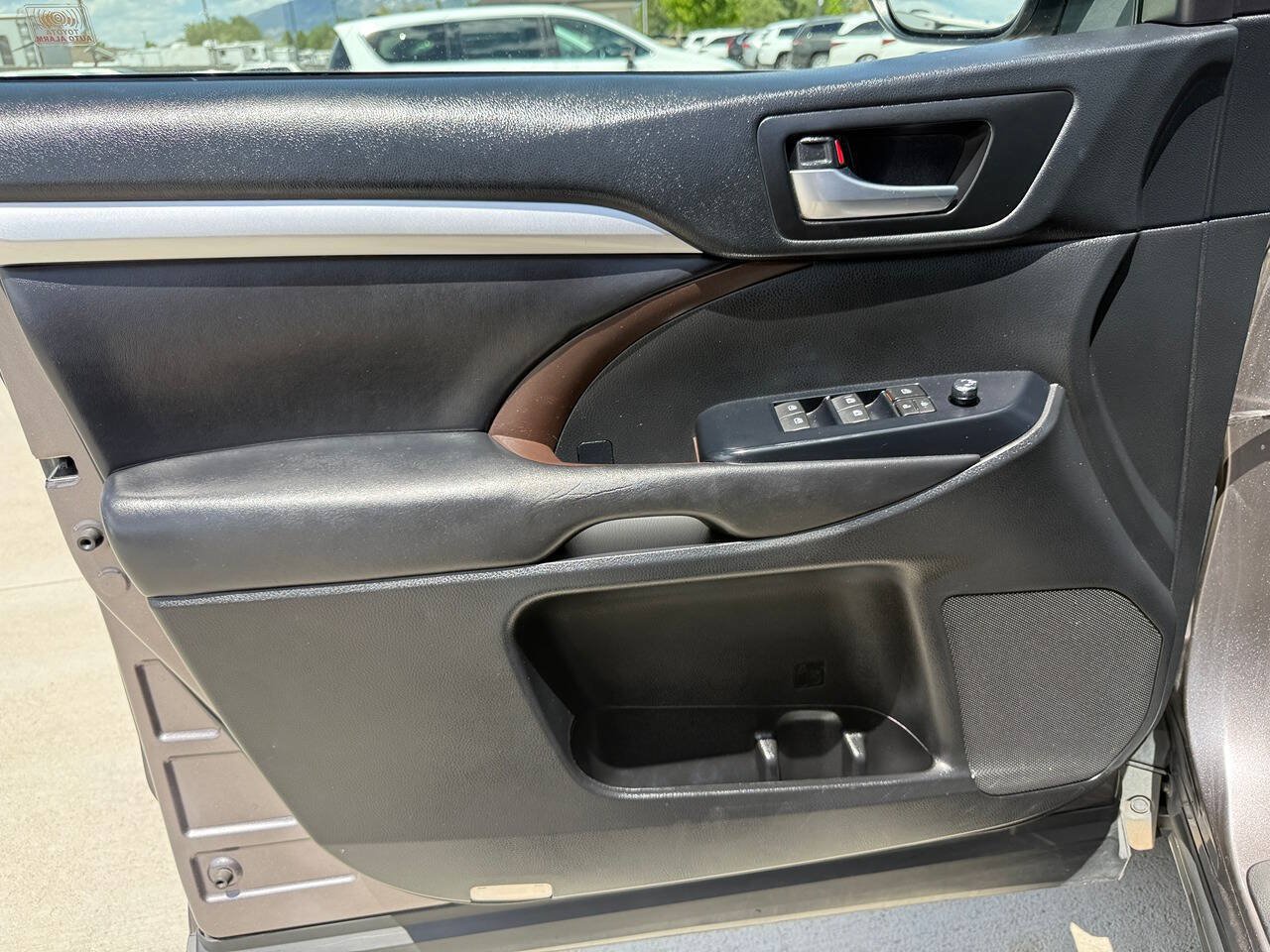 Used 2019 Toyota Highlander XLE AWD/4WD image 33