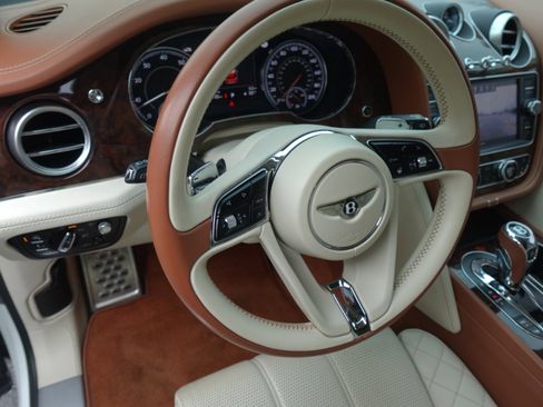 Used 2018 Bentley Bentayga Mulliner image 21