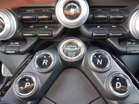 Used 2020 Aston Martin V8 Vantage Coupe RWD image 21