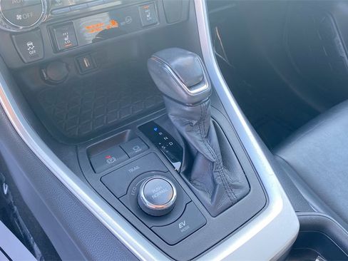 Used 2020 Toyota RAV4 XSE image 24