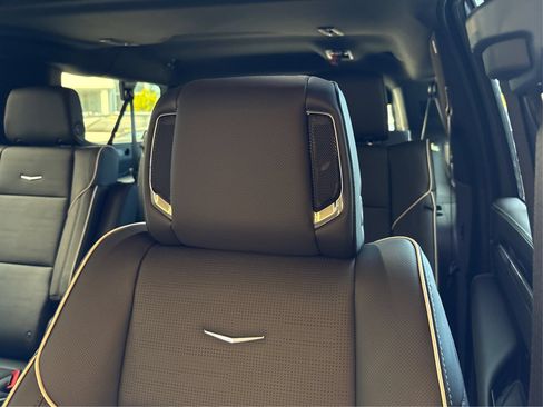 New 2026 Cadillac Escalade ESV Luxury AWD/4WD image 30