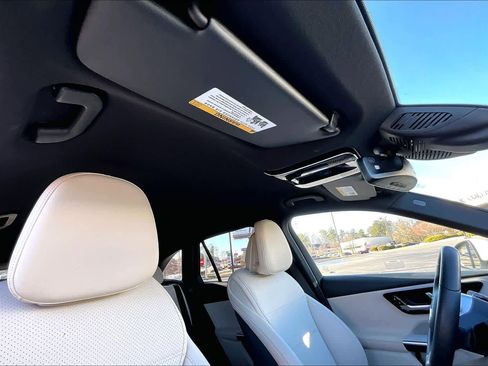 Used 2025 Mercedes-Benz GLC 300 4MATIC image 14