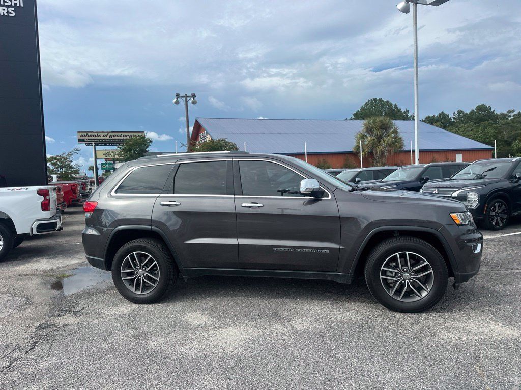 Used 2018 Jeep Grand Cherokee Limited RWD image 2
