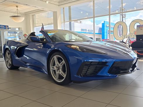Used 2021 Chevrolet Corvette Stingray Convertible w/ 1LT RWD image 2