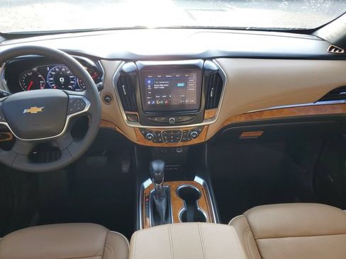 Used 2022 Chevrolet Traverse Premier FWD image 13