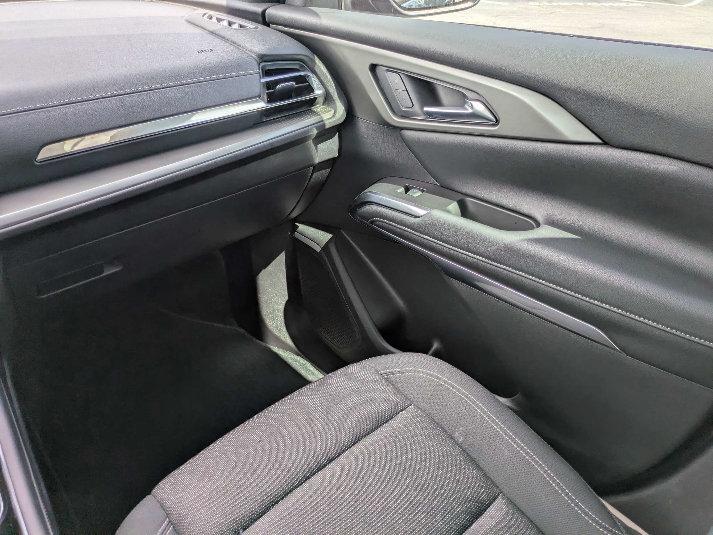 Used 2025 Chevrolet Traverse LT FWD image 13
