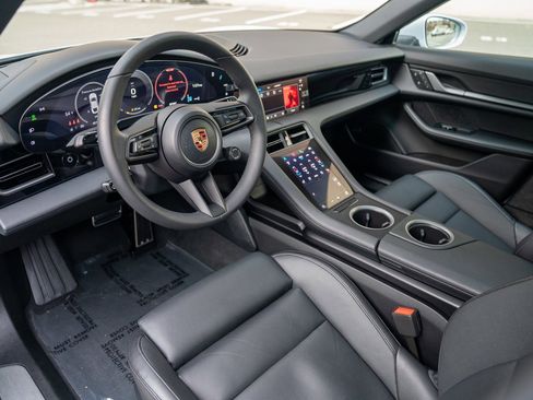 Used 2025 Porsche Taycan image 4