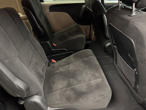 Used 2014 Dodge Grand Caravan SXT FWD image 16
