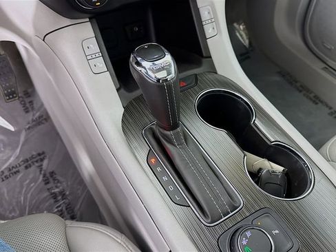 Used 2019 GMC Acadia SLT image 16