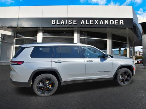 Used 2023 Jeep Grand Cherokee L Altitude AWD/4WD image 2
