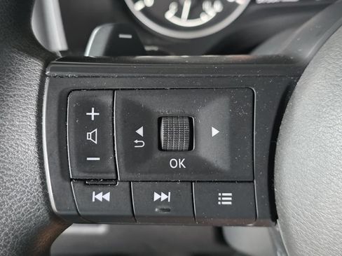 Used 2024 Nissan Rogue S FWD image 25