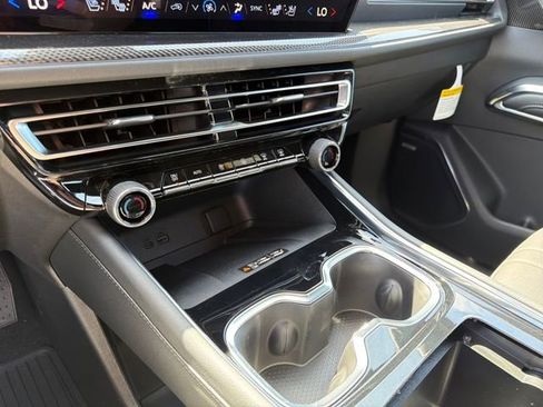 New 2026 Chevrolet Traverse High Country FWD image 29