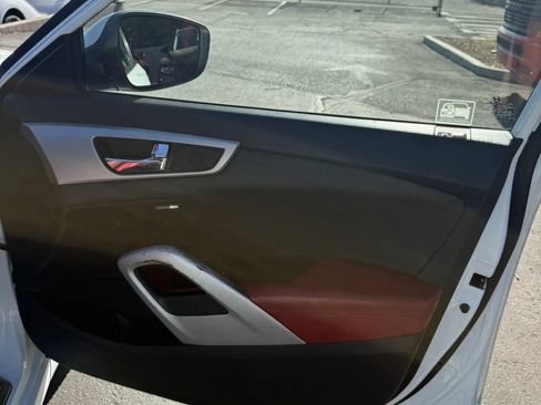 Used 2015 Hyundai Veloster RE:FLEX Edition FWD image 10