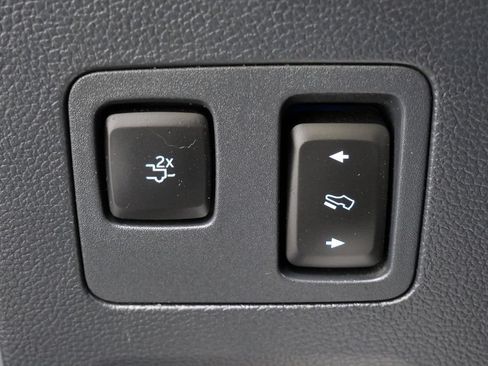 Used 2022 Ford F250 Lariat w/ Black Appearance Package AWD/4WD image 29