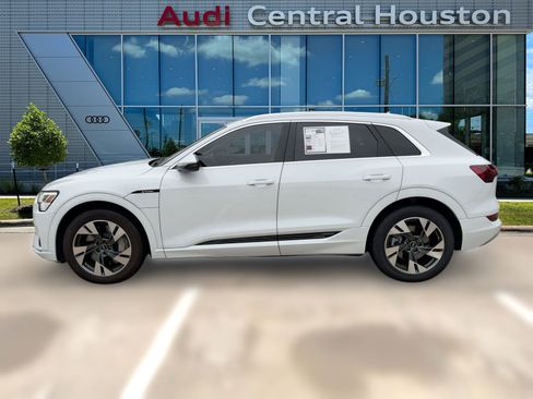 Used 2022 Audi e-tron Premium w/ Interior Protection Package image 2