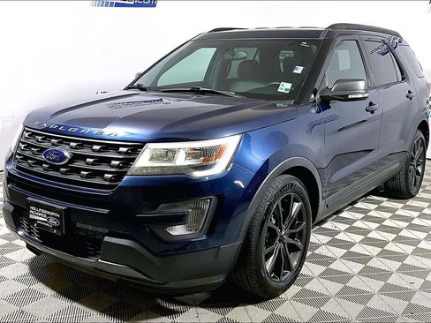 Used 2017 Ford Explorer XLT w/ Equipment Group 202A FWD image 1