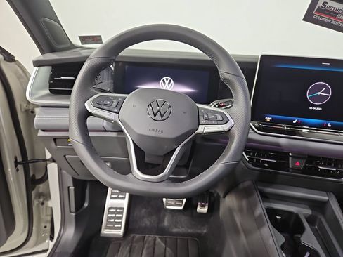 New 2026 Volkswagen Tiguan SE R-Line AWD/4WD image 13