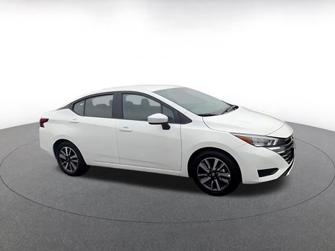 Used 2025 Nissan Versa SV FWD image 2