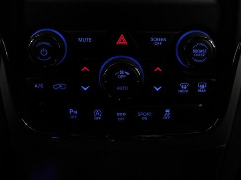 Used 2019 Jeep Grand Cherokee Laredo image 46