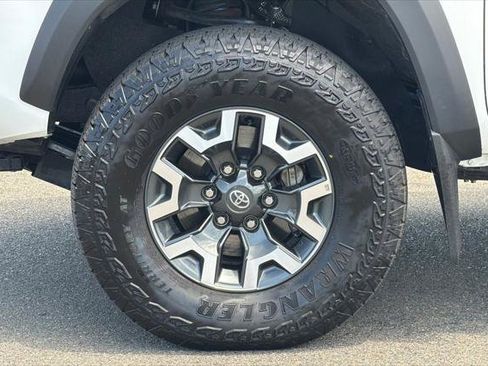 Certified 2023 Toyota Tacoma TRD Off-Road w/ TRD Premium Off Road Package AWD/4WD image 29