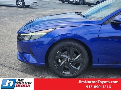 Used 2022 Hyundai Elantra SEL w/ Convenience Package FWD image 9