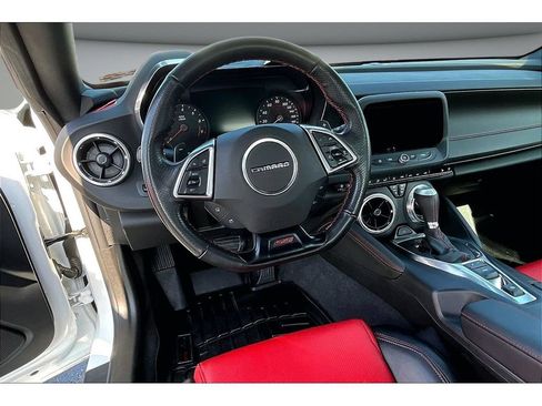 Used 2020 Chevrolet Camaro SS RWD image 7