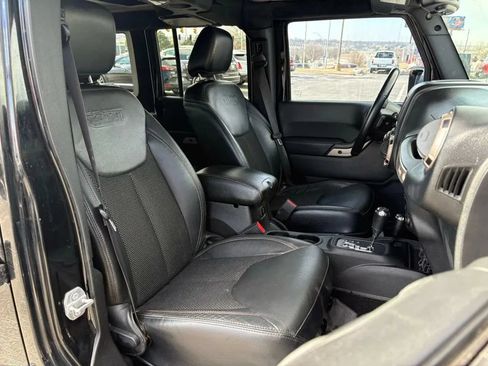 Used 2017 Jeep Wrangler Unlimited Sahara AWD/4WD image 16