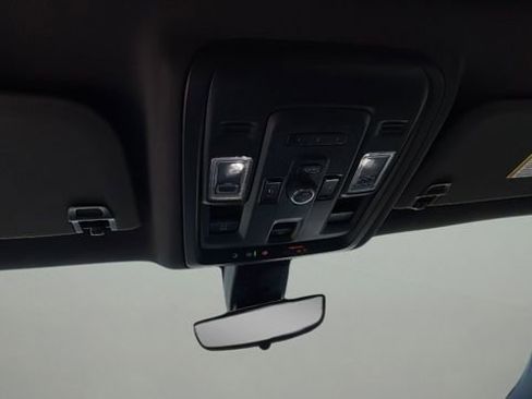 Used 2021 Chevrolet Tahoe Premier w/ Premium Package image 24