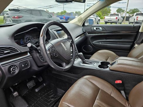 Used 2014 Lincoln MKT AWD image 7