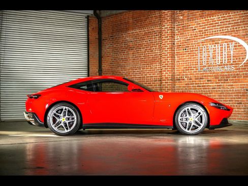 Used 2021 Ferrari Roma image 13
