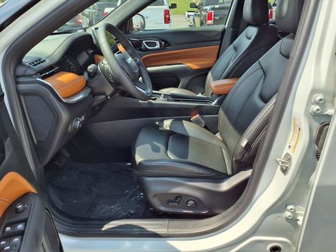 Used 2024 Jeep Compass Limited image 14