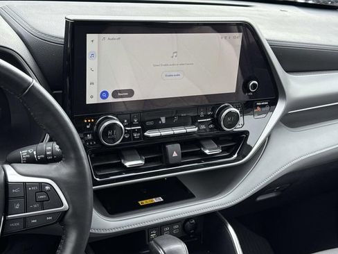 Used 2024 Toyota Highlander Platinum image 22