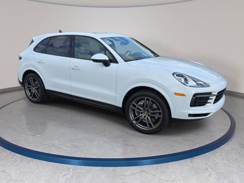 Used 2022 Porsche Cayenne w/ Premium Package AWD/4WD image 3