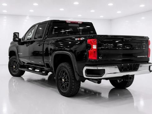 Used 2021 Chevrolet Silverado 2500 LT w/ Convenience Package AWD/4WD image 3