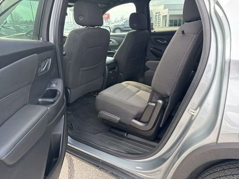 Used 2023 Chevrolet Traverse LT image 13