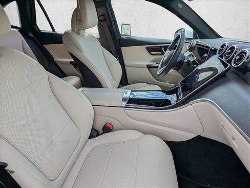 Used 2025 Mercedes-Benz GLC 350e GLC 350e image 19