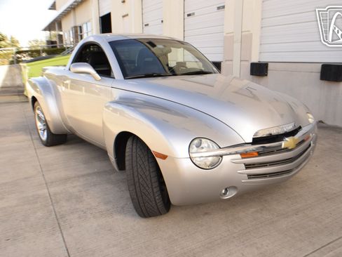 Used 2006 Chevrolet SSR w/ Preferred Equipment Group image 28