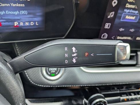 Used 2025 Chevrolet Equinox LT w/ Safety and Technology Package FWD image 12