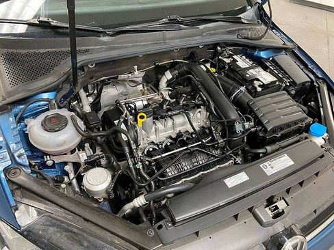 Used 2019 Volkswagen Golf SE image 25