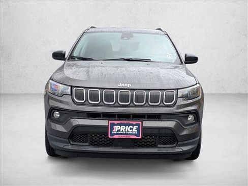 Used 2022 Jeep Compass Latitude image 2
