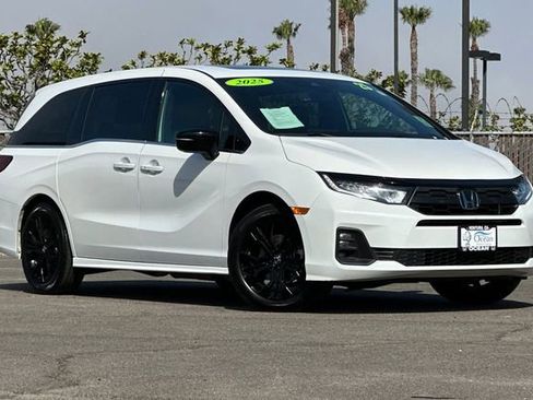Used 2025 Honda Odyssey Sport-L image 2
