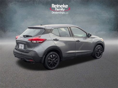 Used 2020 Nissan Kicks S image 5