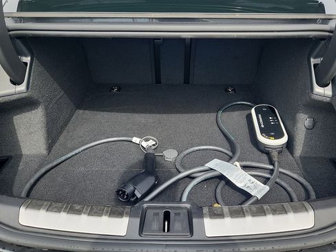 Certified 2025 Porsche Taycan image 29