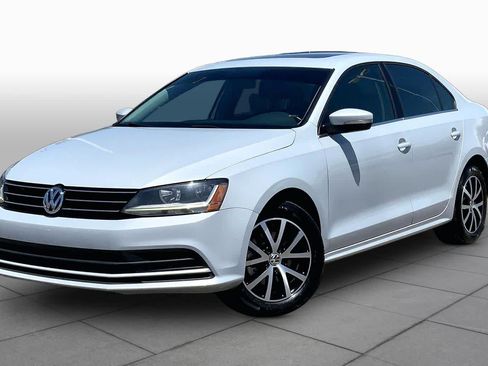 Used 2017 Volkswagen Jetta SE FWD image 1