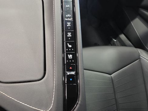 Used 2020 Chevrolet Corvette Stingray Preferred Cpe w/ 2LT Preferred Equipment Group RWD image 31